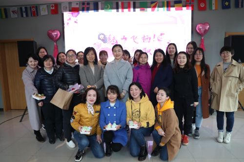 巧手做糕點，甜蜜迎佳節(jié) ▏武漢體育中心舉行“三八”婦女節(jié)關(guān)愛活動