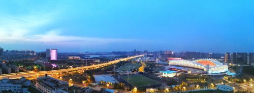 軍運會倒計時30天  燈海點亮“軍運”主場夜色  中國車都，熠熠發(fā)光(圖2)