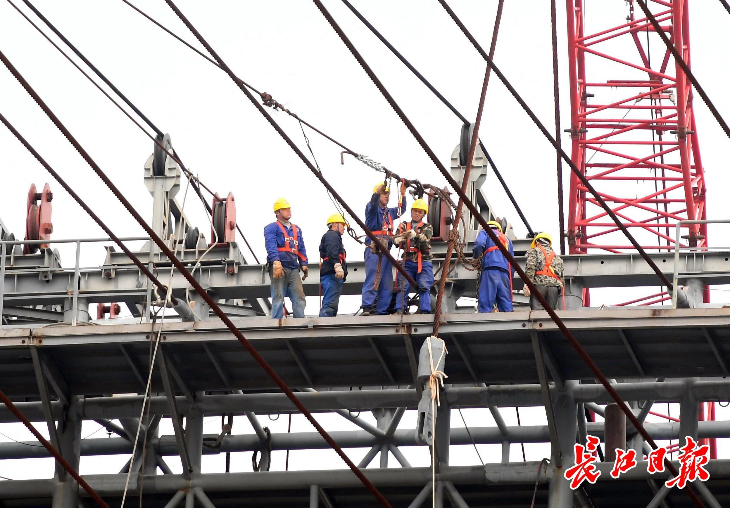 軍運(yùn)會(huì)開幕式“幕后英雄”威亞塔開始拆除，1500噸回收鋼材將建籃球場(chǎng)等